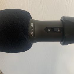 Samson Q2U Microphone With A Big Stand