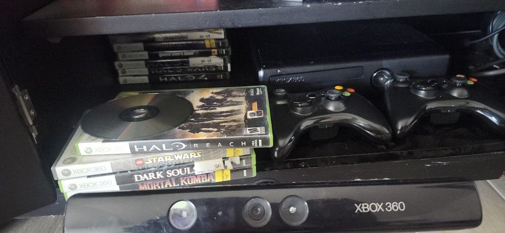 Xbox 360 With Games And Controllers