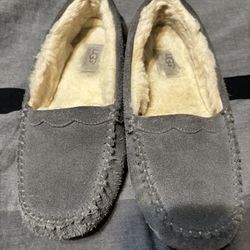 Like New Womens UGG Slippers Size 8