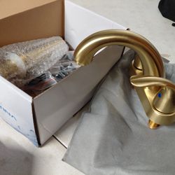 Phiestina 4" Centerset Bathroom Sink Faucet With Drain In Brushed Gold 