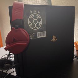 1TB PS4 Pro With Remote And Headset