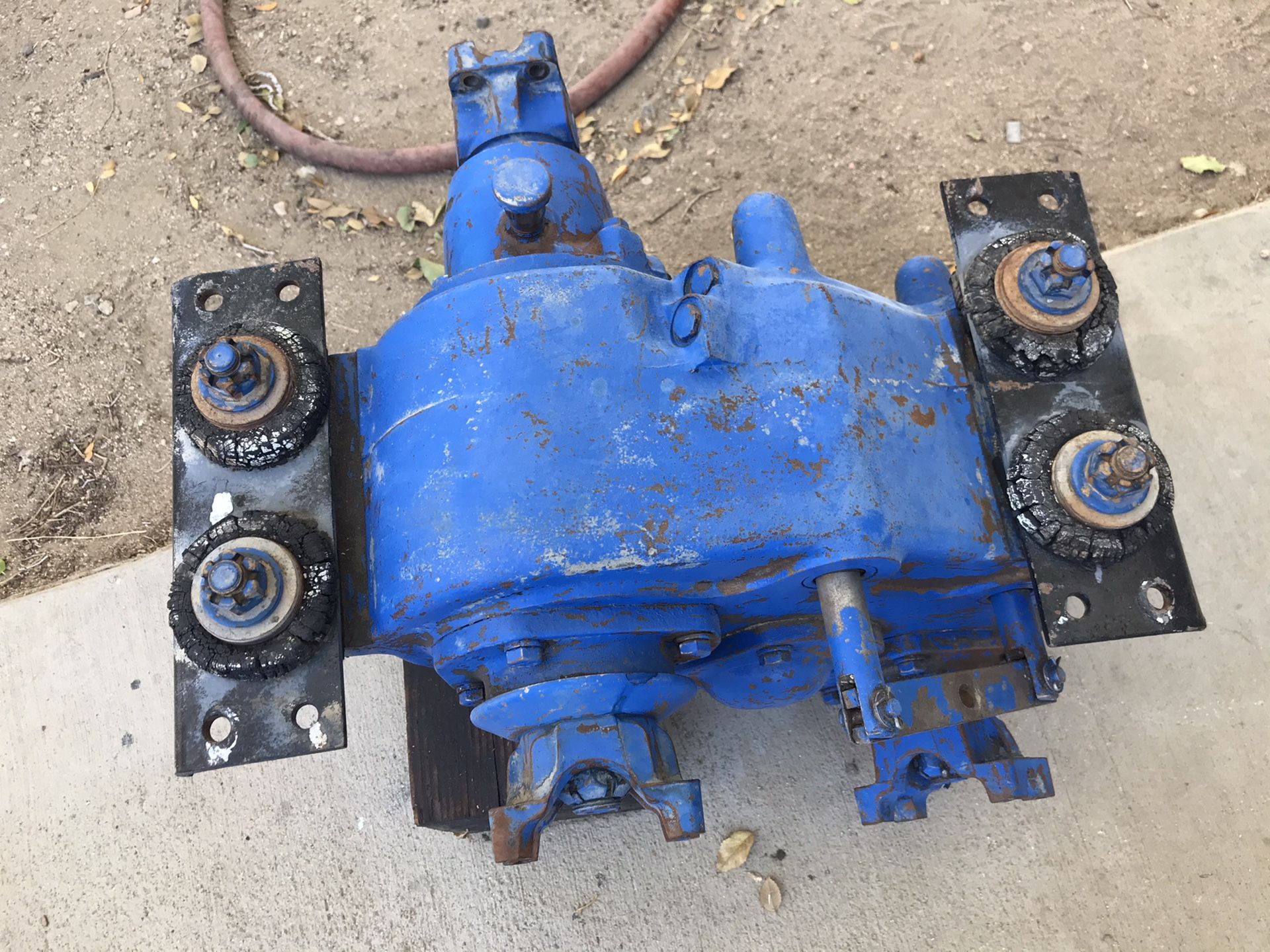 Dana 44 front axle and Spicer model 24 transfer case Ford 1965 F100 for