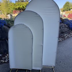 White And Gold Backdrop Arches 