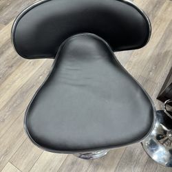 4 Bar Stools, Adjustable Height, Swiveling 