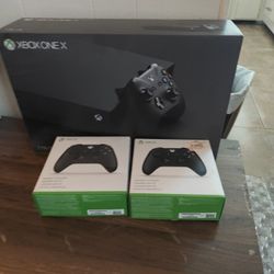 Xbox One X  2 Controllers 