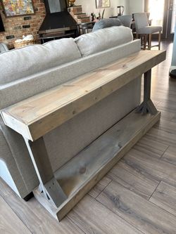 Entry Accent Table