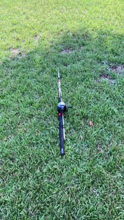 Ugly stick catfish 7’ spincast combo