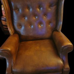 Matching Leather Loveseat And Rocker Recliner 11