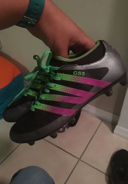 Women Cleats Size 8