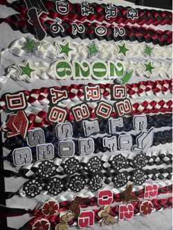 🎓 Graduation Leis – Only 6 Available! / ¡Solo 6 Disponibles! 🎓