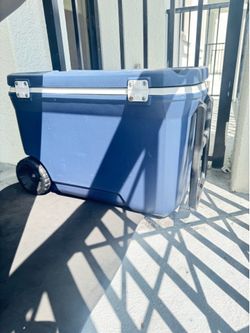 Coleman Rolling Cooler with Wheel