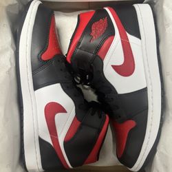 Air Jordan 1 mid BNWB