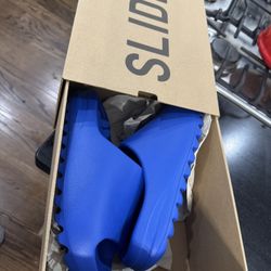 New/In-Box Yeezy Slides - Size 9