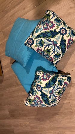 Decorative Throw Pillows and Blanket Set