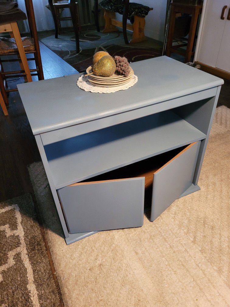 TV STAND TABLE WITH. CUPBOARDS 