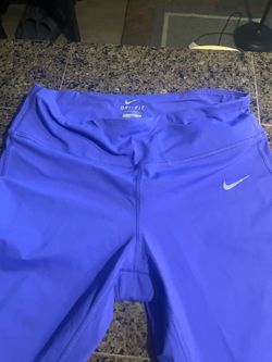 Great deal like new Women’s size M lavender Nike Capri Dri fit leggings