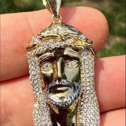 14K GOLD PLATED ICED OUT MOISSANAITE JESUS PIECE