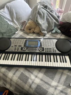 Portable electric keyboard