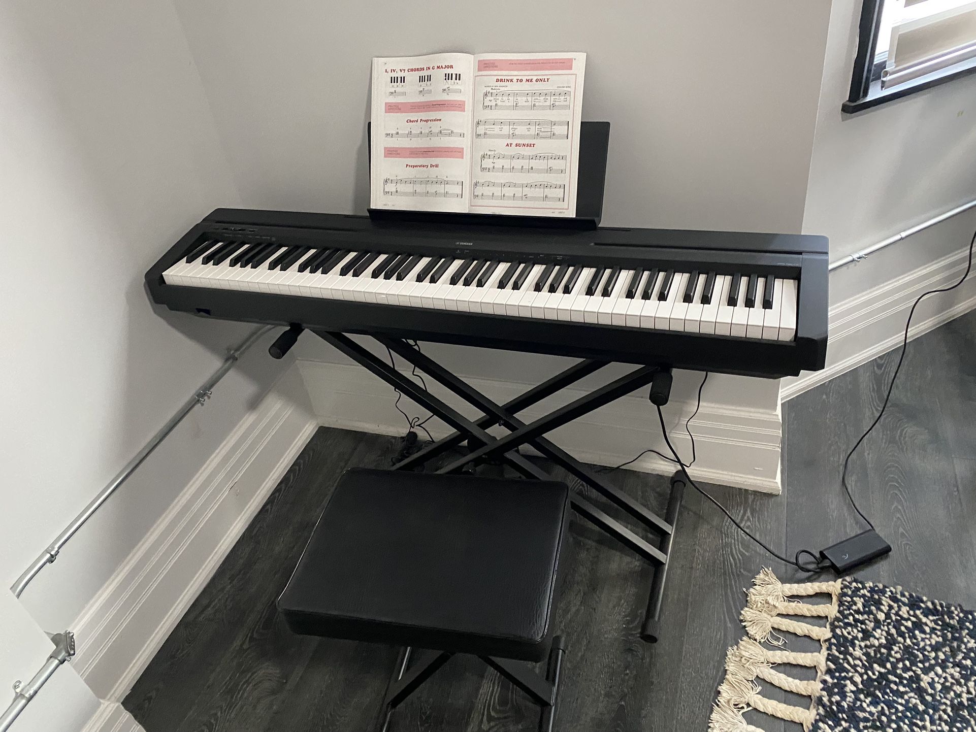 Yamaha P71 Keyboard + Seat And Stand