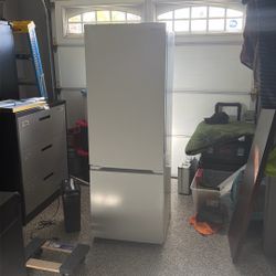 Insignia 11.5 Cu fridge