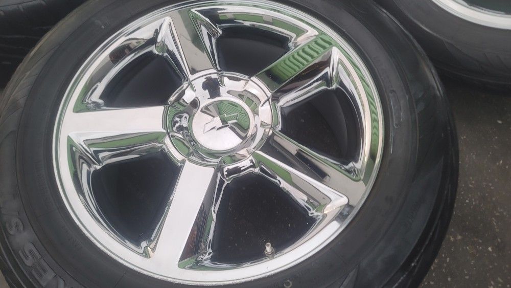 Wheel 20 6 Lugs Like New Crome