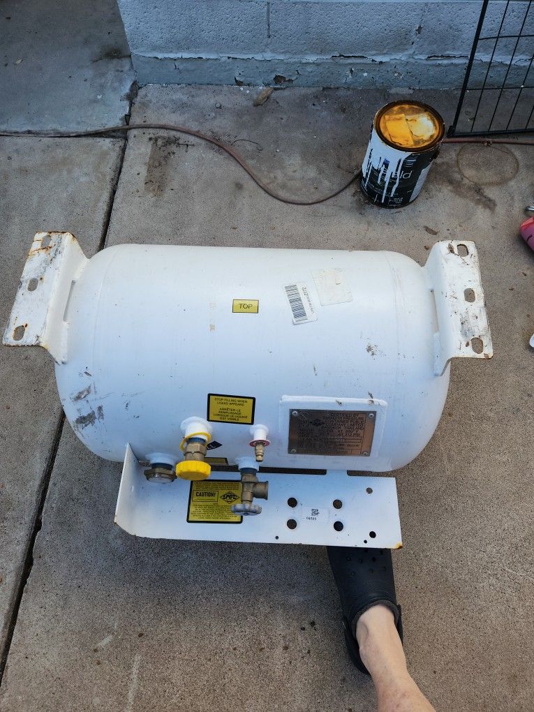 Flame King 12.2gal RV/Trailer Propane Tank