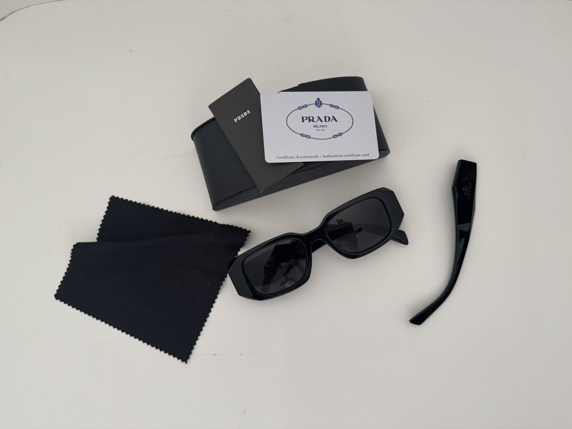 Parade Sunglasses Broken Needs Fixing