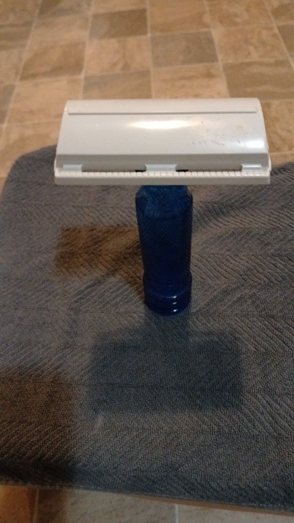 Vintage Collectible Avon Super Shaver 4 Oz Blue Crystal Glass Collectible It's Empty