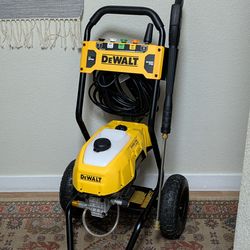 DEWALT 2400 PSI 13 Amp Electric Cold-Water Pressure Washer brand new 🆕 Everything works great 👍