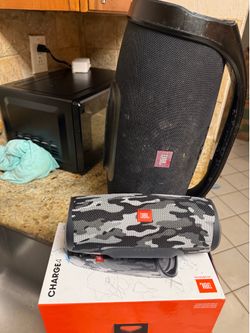 2 JBL speaker for sale .. Not charging