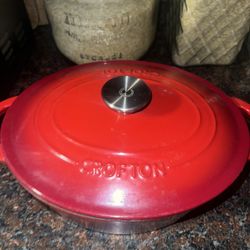 4.6Qt Crofton Cast Iron French Oven Red