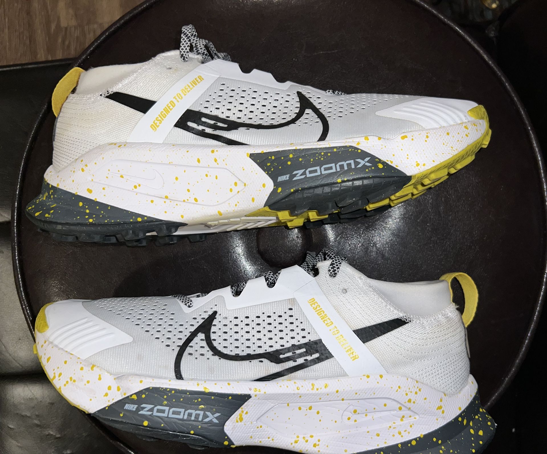 Nike ZoomX Zegama Mid White Vivid Sulfur trail running shoes - size 12