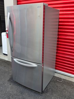 NICE LG STAINLESS STEEL FRIDGE