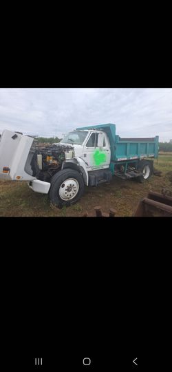Dump truck