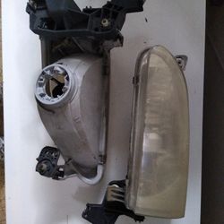 1998 TOYOTA COROLLA FRONT LEFT & RIGHT HEADLIGHT ASSEMBLY WITH LENS