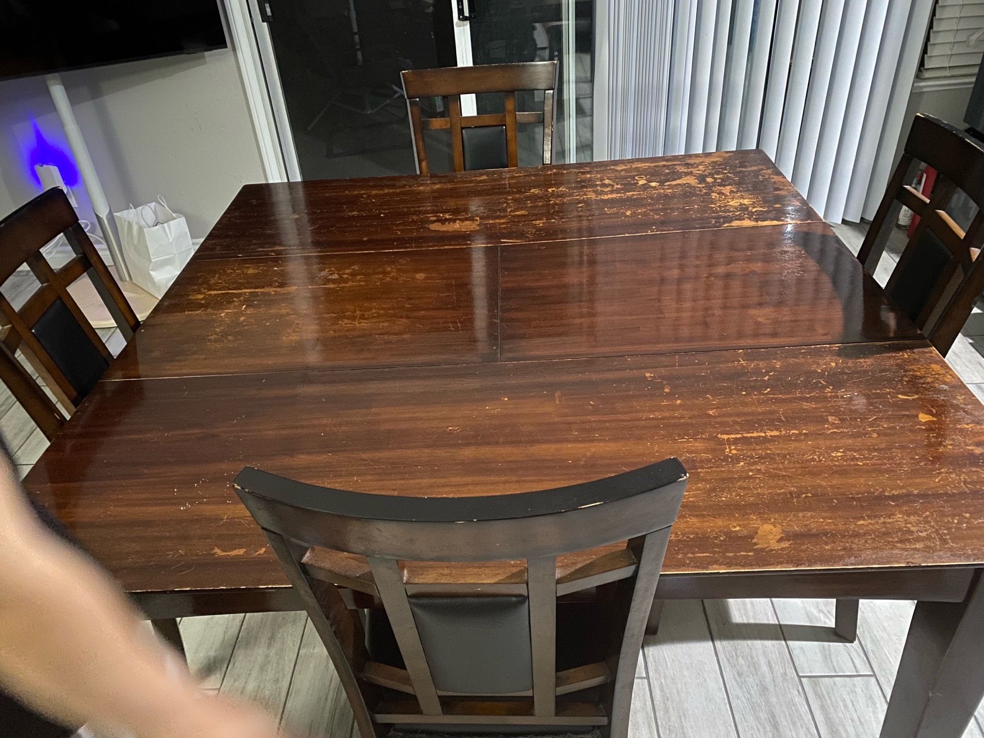 Dining table and 4 chairs