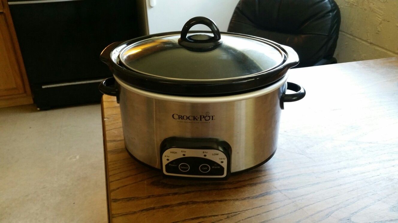 Small crock pot ... digital ... slow cook up to 10 hrs