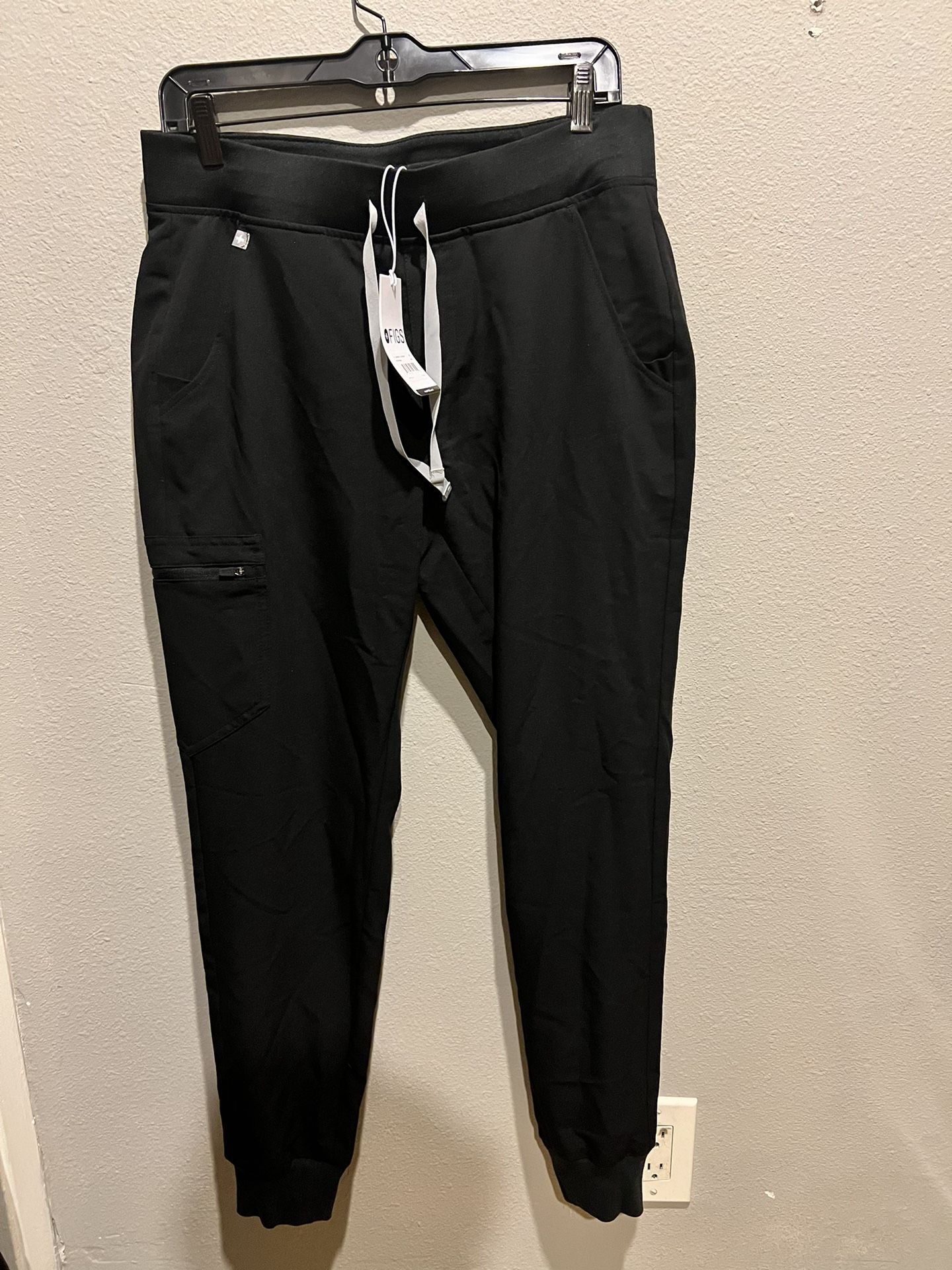 FIGS Zamora Jogger SCRUB PANTS SIZE MEDIUM WOMENS  PETITE !