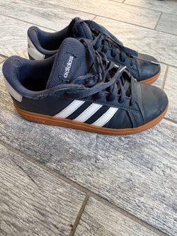 Adidas Low-Top Sneakers Navy Blue Gum Sole