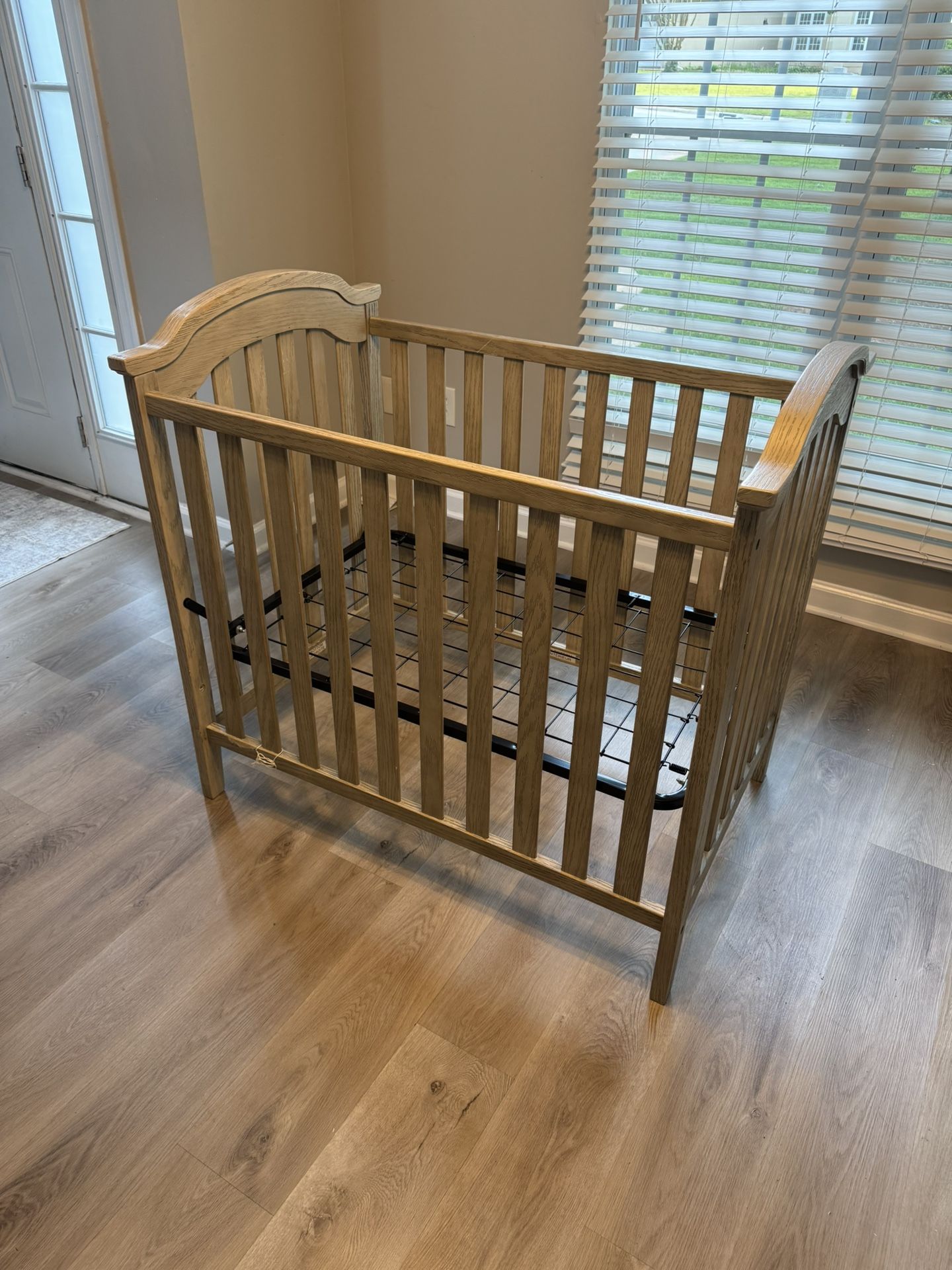 Farmhouse Mini Baby Crib