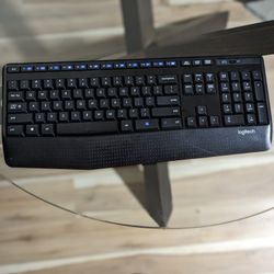 One Wireless Keyboard And One Keyboard W/USB 