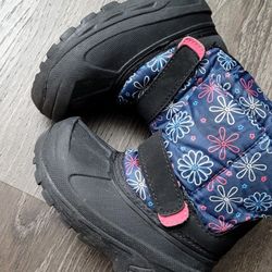Toddler  SNOW BOOTS Size 7