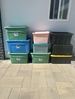 Nine containers. Two of the yellow top containers do not have a lid.