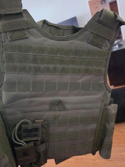 Black hawk vest carrier