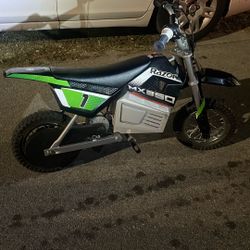 It Goes 20 Fully Charged 10-15 Mid Charged Last For 30 Minutes  Battery 24 Volts 