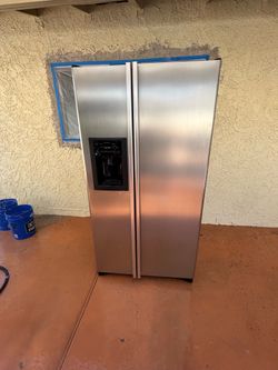 General Electric refrigerator works good