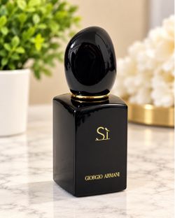Giorgio Armani Sì Black Perfume Bottle 7mL