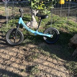 BANANA BALANCE BIKE