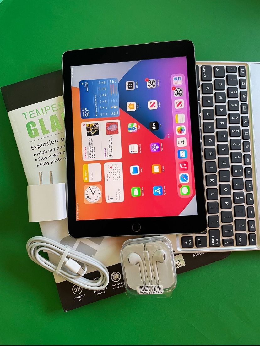 Apple IPad 6th Generation (9.7” Retina / Touch ID / IOS 17) 32GB with keyboard, pen & Accessories (128gb $199)