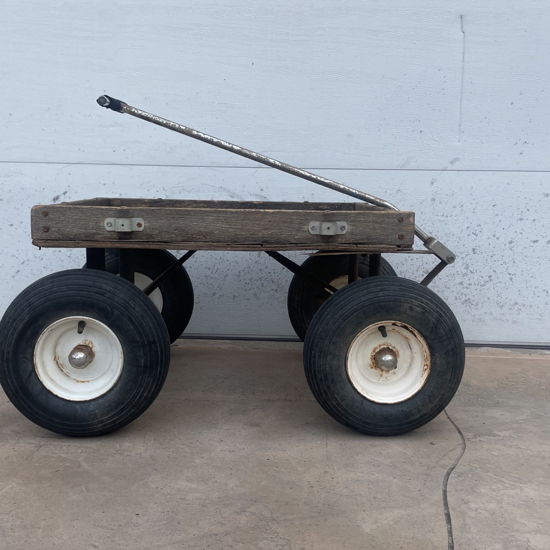 Woodie Wagon Ventura Ca 14” Inflatable Tires And Welded Steel Frame